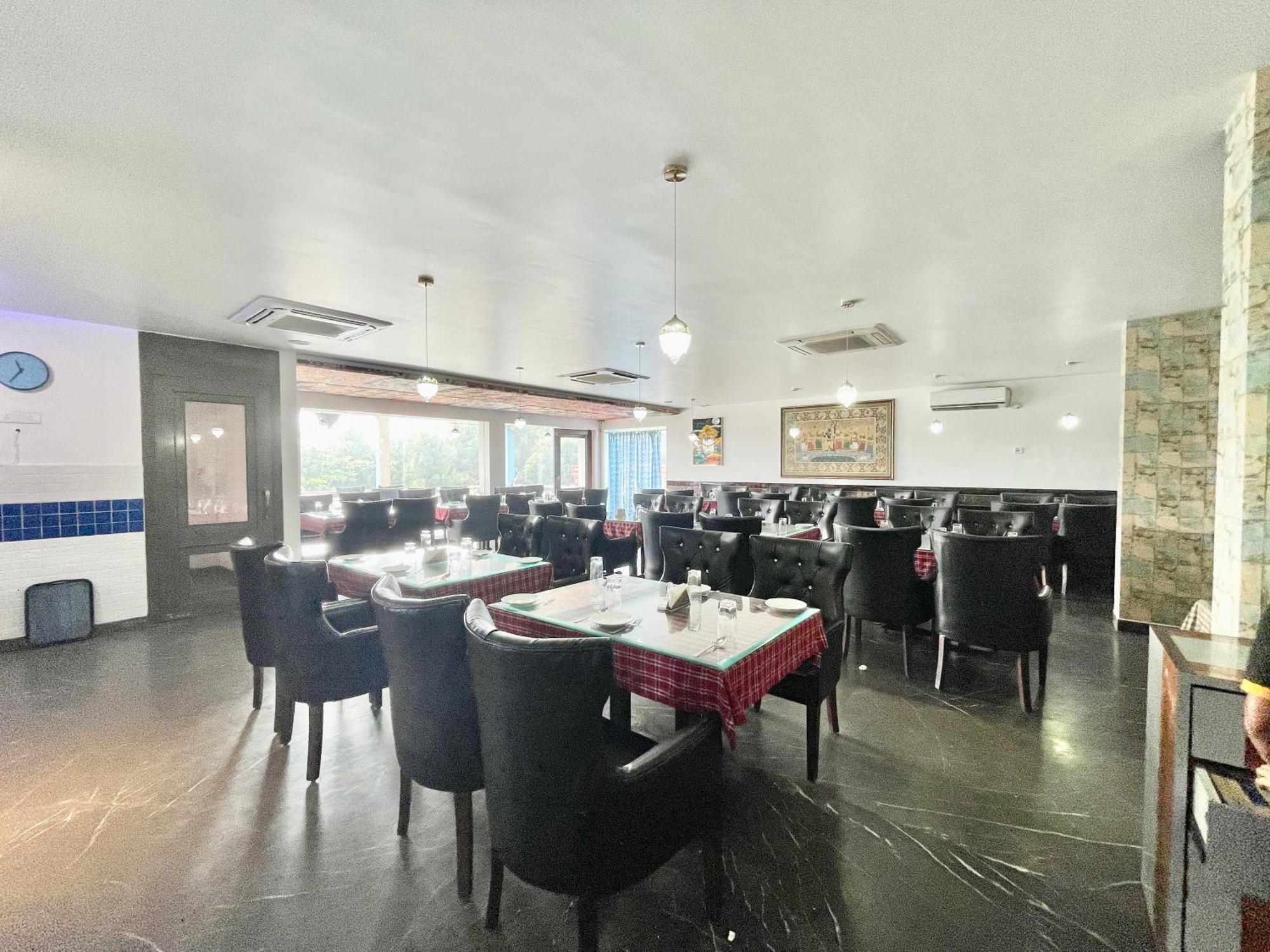 Hotel V-I Near Sea , Puri Private-Park -Gym-Spa Fully-Airconditioned-Hotel Lift-And-Parking-Facilities Breakfast-Included Экстерьер фото