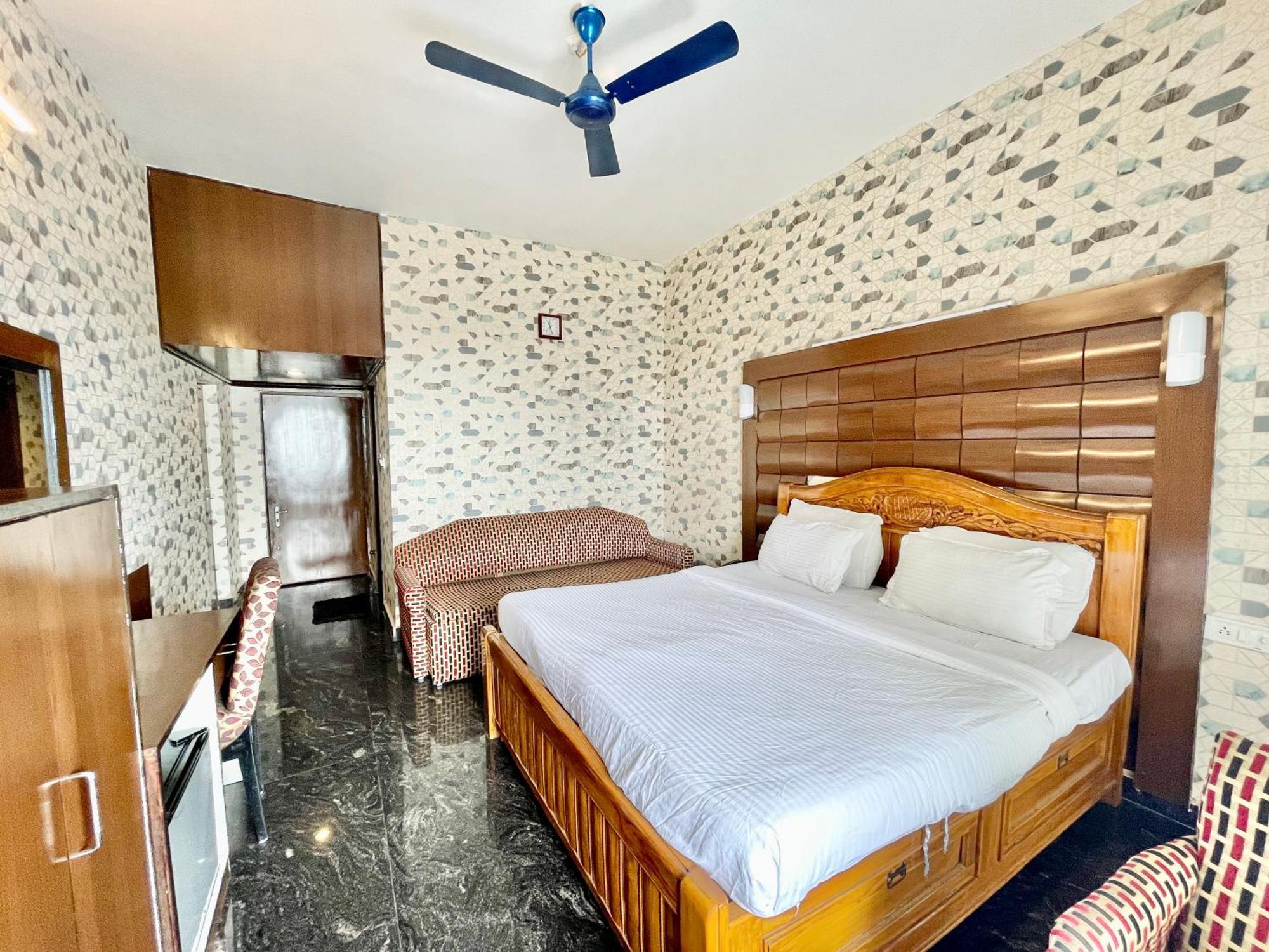 Hotel V-I Near Sea , Puri Private-Park -Gym-Spa Fully-Airconditioned-Hotel Lift-And-Parking-Facilities Breakfast-Included Экстерьер фото