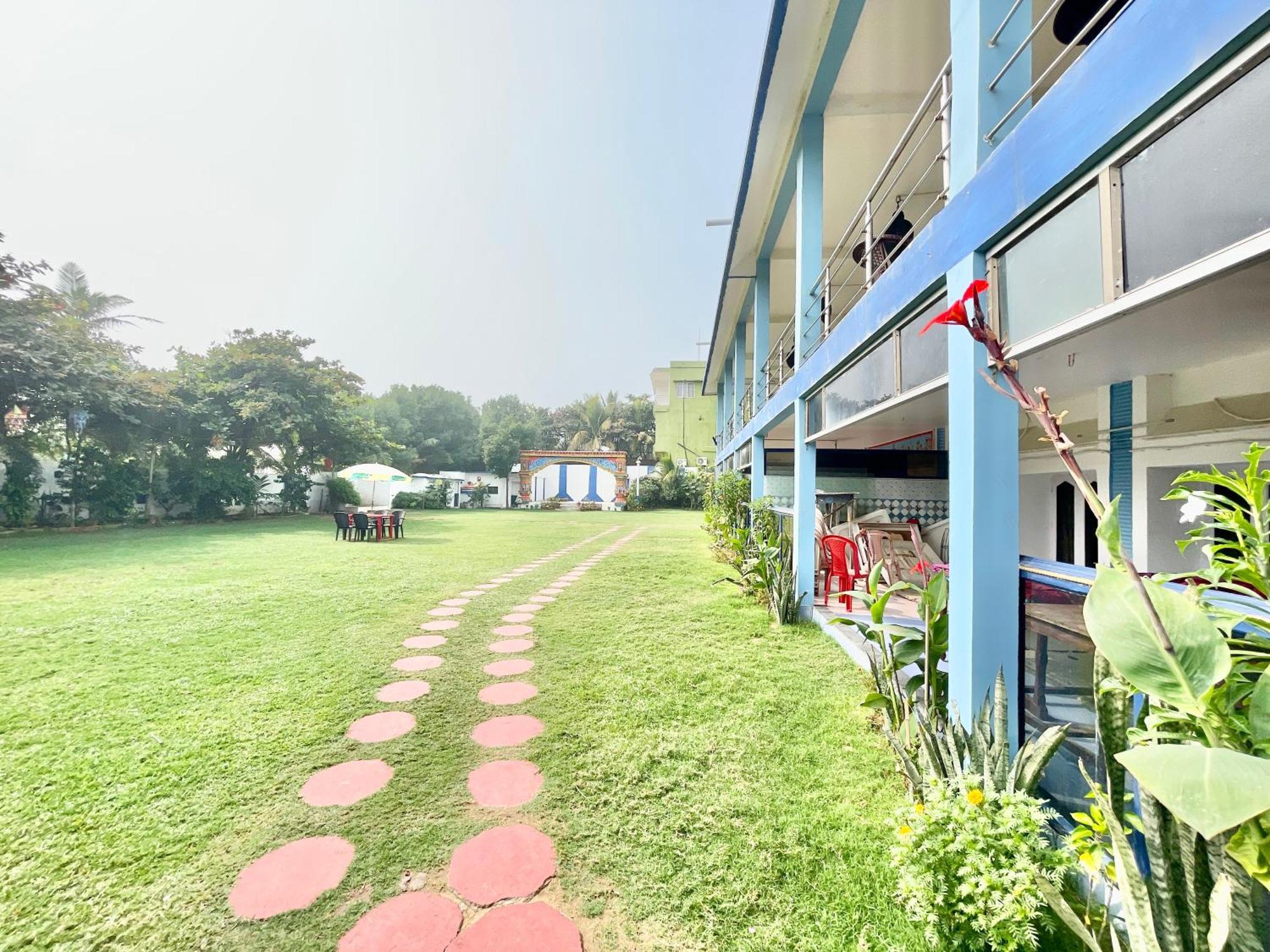 Hotel V-I Near Sea , Puri Private-Park -Gym-Spa Fully-Airconditioned-Hotel Lift-And-Parking-Facilities Breakfast-Included Экстерьер фото