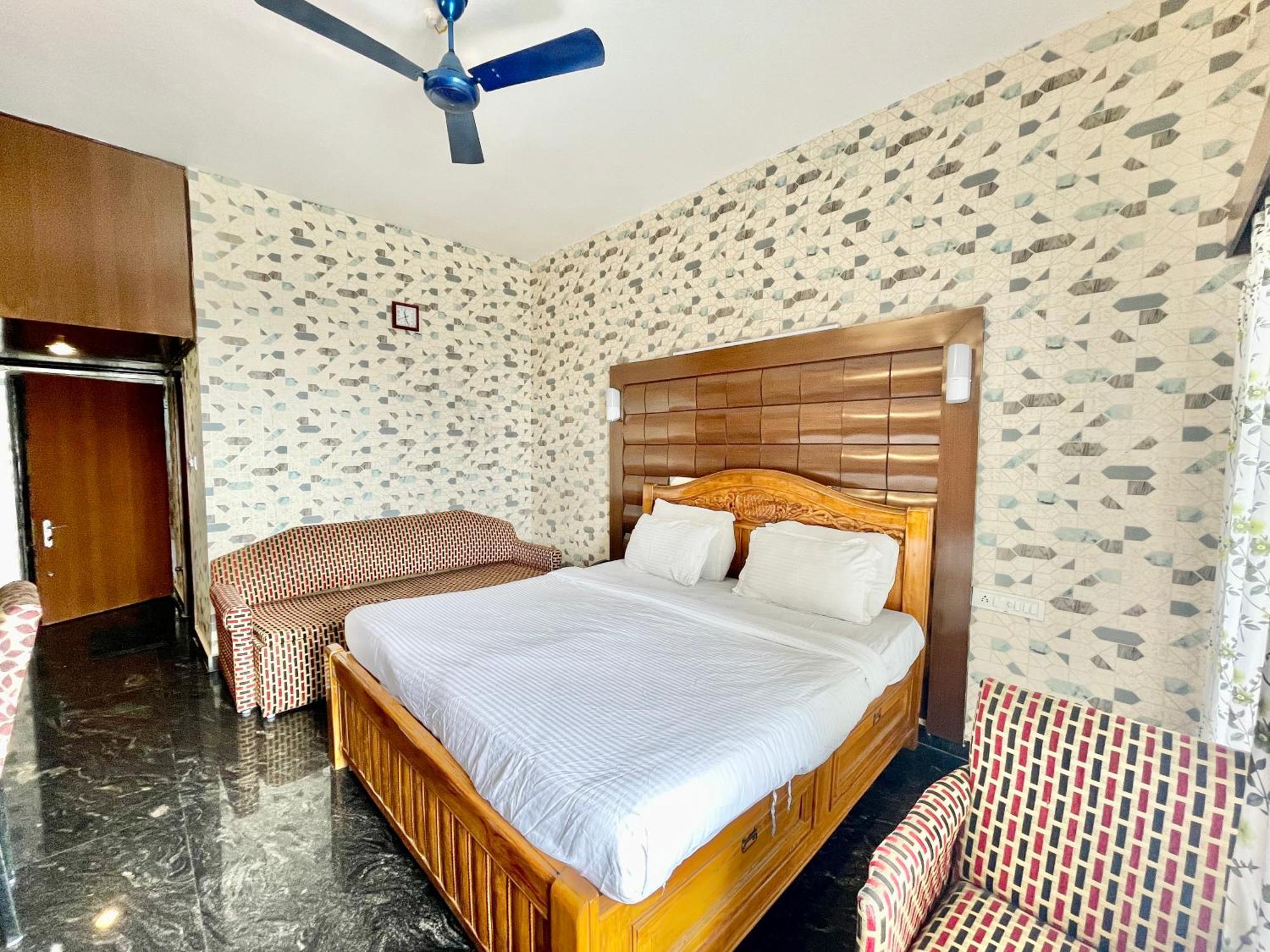Hotel V-I Near Sea , Puri Private-Park -Gym-Spa Fully-Airconditioned-Hotel Lift-And-Parking-Facilities Breakfast-Included Экстерьер фото