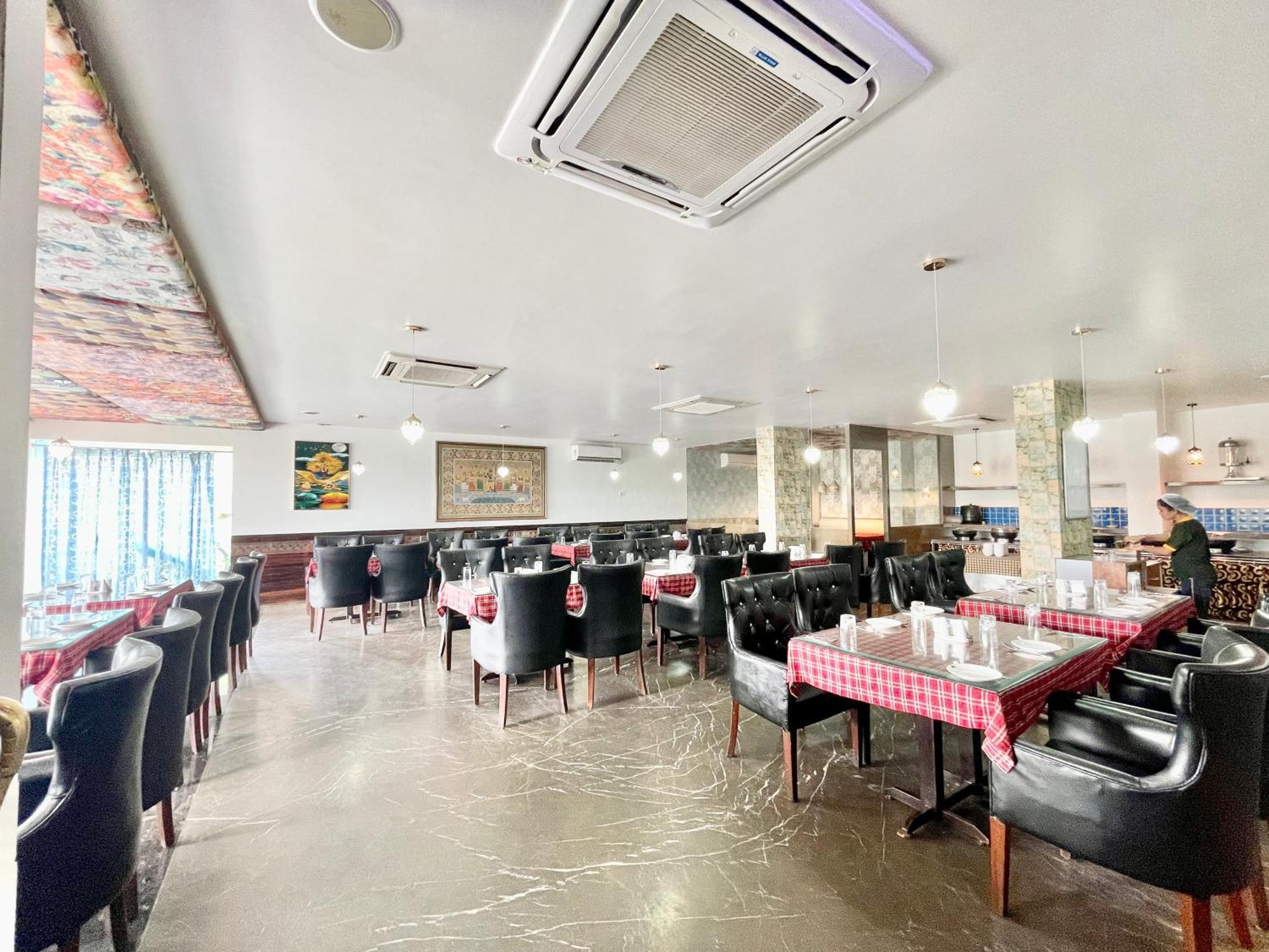 Hotel V-I Near Sea , Puri Private-Park -Gym-Spa Fully-Airconditioned-Hotel Lift-And-Parking-Facilities Breakfast-Included Экстерьер фото