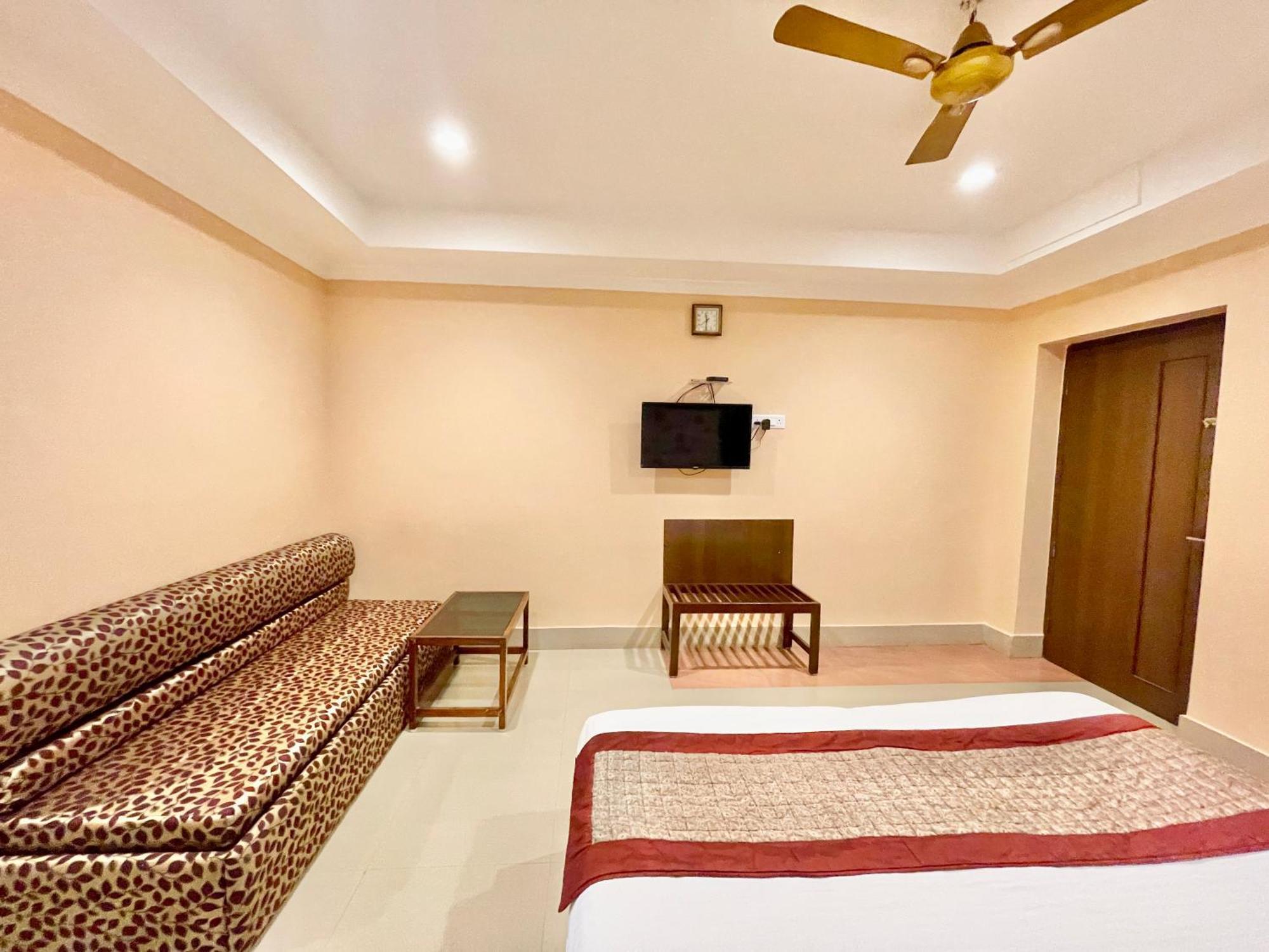Hotel V-I Near Sea , Puri Private-Park -Gym-Spa Fully-Airconditioned-Hotel Lift-And-Parking-Facilities Breakfast-Included Экстерьер фото