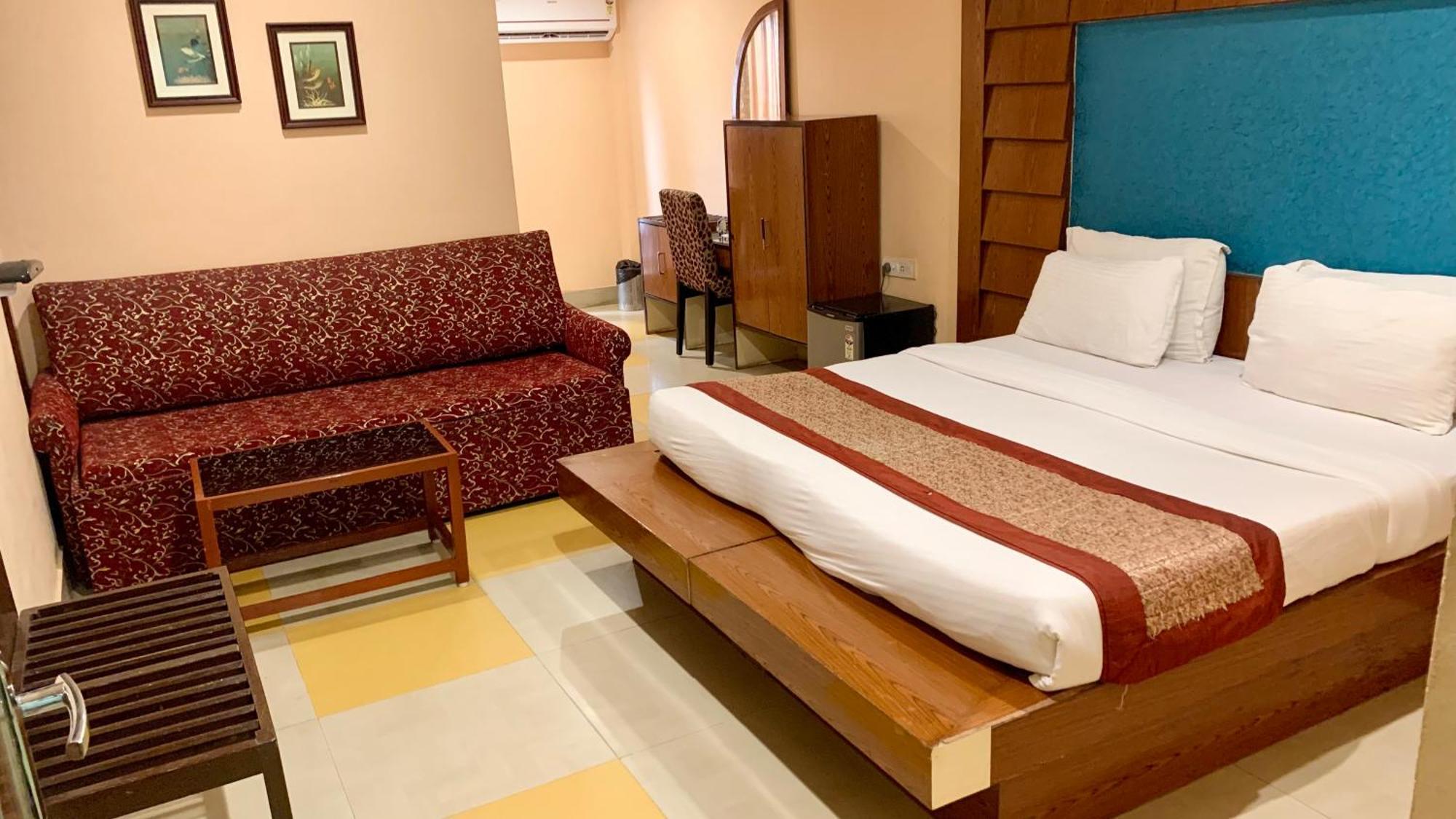 Hotel V-I Near Sea , Puri Private-Park -Gym-Spa Fully-Airconditioned-Hotel Lift-And-Parking-Facilities Breakfast-Included Экстерьер фото