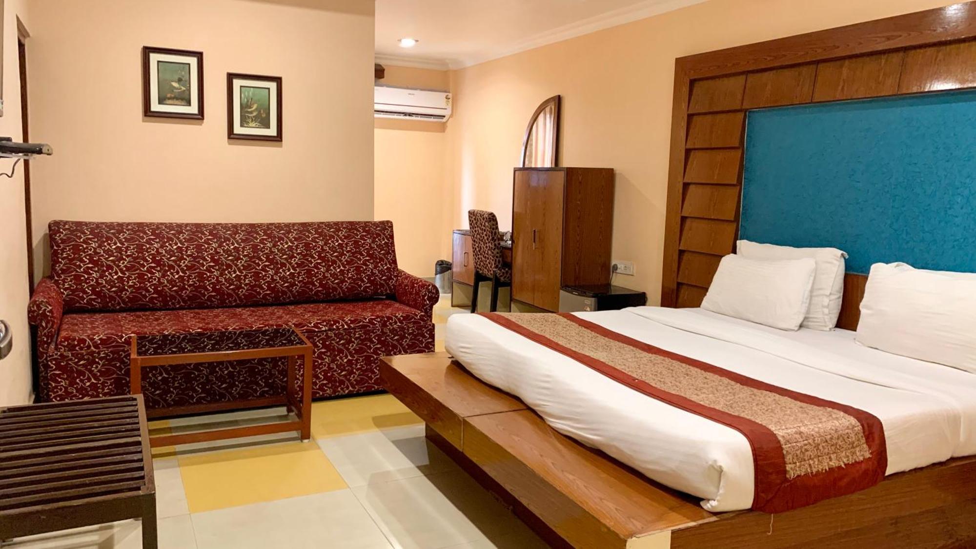 Hotel V-I Near Sea , Puri Private-Park -Gym-Spa Fully-Airconditioned-Hotel Lift-And-Parking-Facilities Breakfast-Included Экстерьер фото