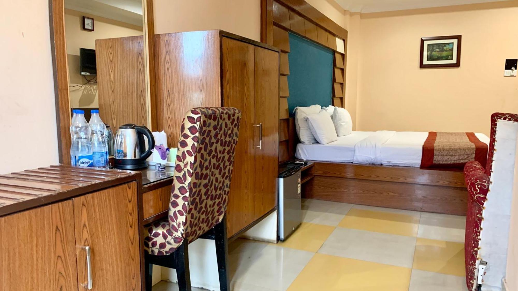 Hotel V-I Near Sea , Puri Private-Park -Gym-Spa Fully-Airconditioned-Hotel Lift-And-Parking-Facilities Breakfast-Included Экстерьер фото