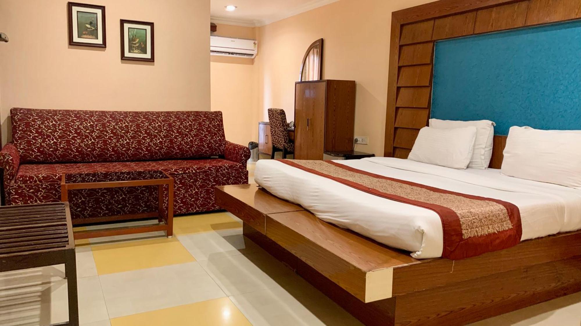 Hotel V-I Near Sea , Puri Private-Park -Gym-Spa Fully-Airconditioned-Hotel Lift-And-Parking-Facilities Breakfast-Included Экстерьер фото