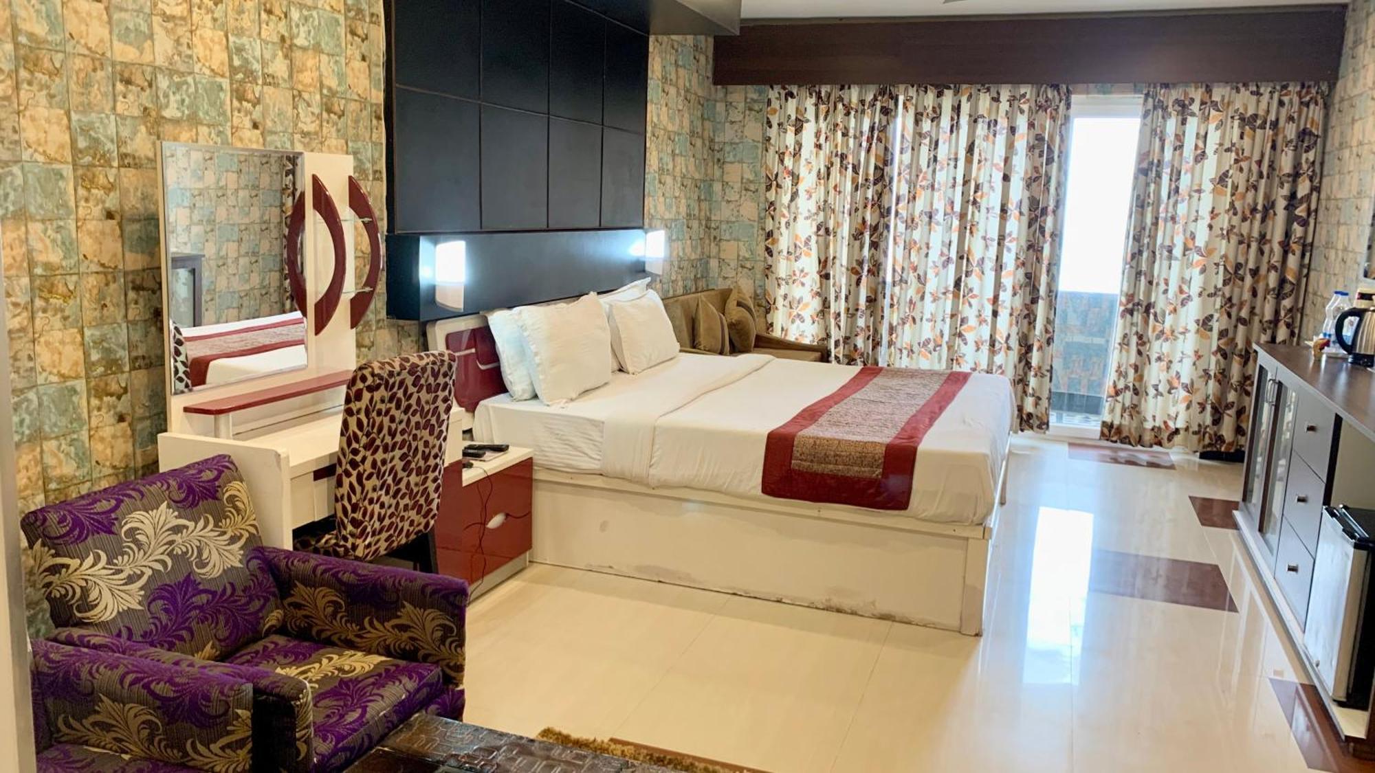 Hotel V-I Near Sea , Puri Private-Park -Gym-Spa Fully-Airconditioned-Hotel Lift-And-Parking-Facilities Breakfast-Included Экстерьер фото
