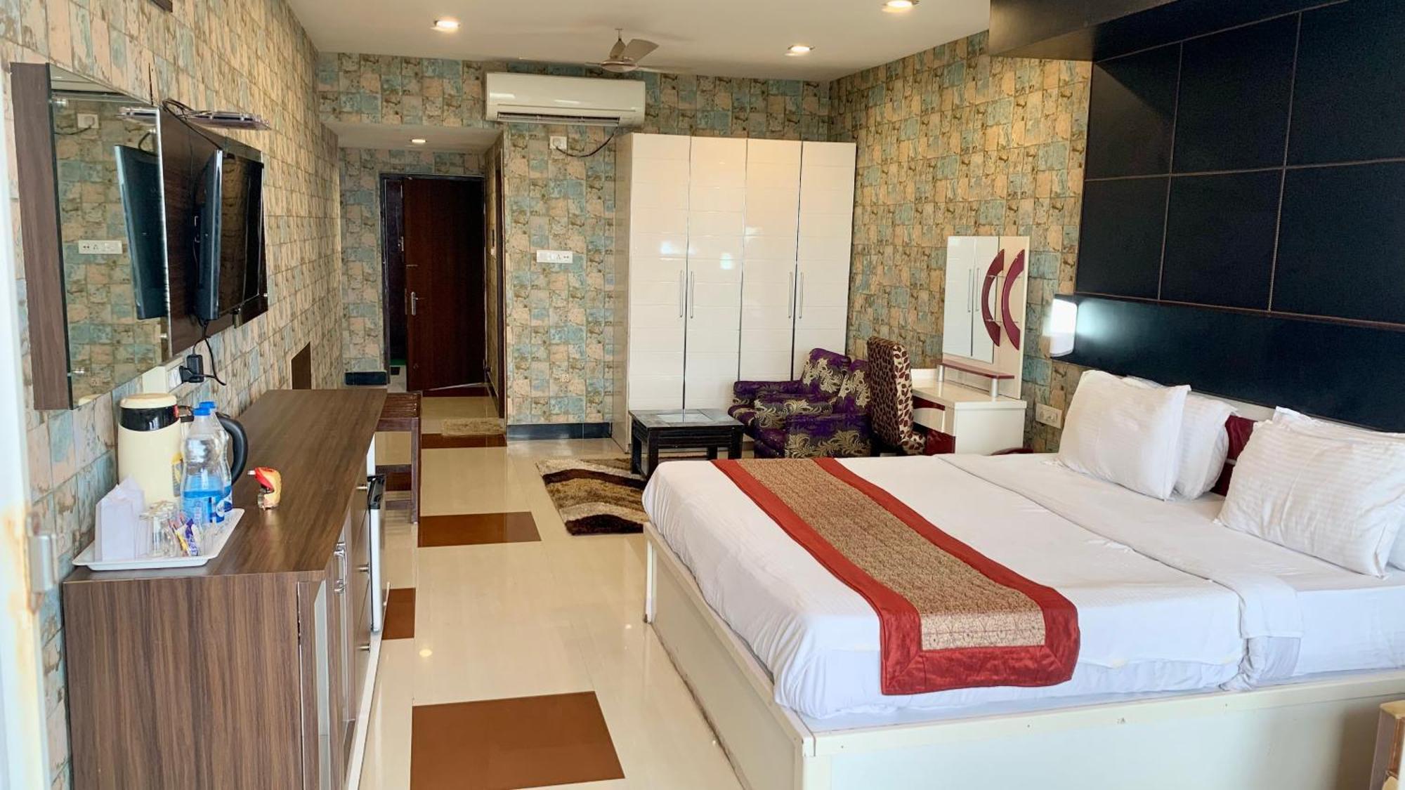 Hotel V-I Near Sea , Puri Private-Park -Gym-Spa Fully-Airconditioned-Hotel Lift-And-Parking-Facilities Breakfast-Included Экстерьер фото