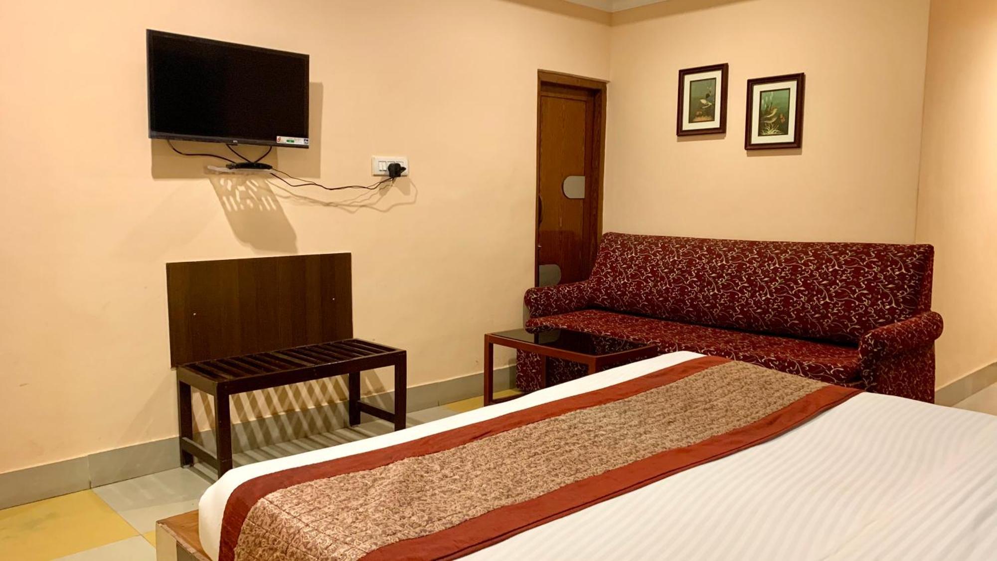 Hotel V-I Near Sea , Puri Private-Park -Gym-Spa Fully-Airconditioned-Hotel Lift-And-Parking-Facilities Breakfast-Included Экстерьер фото