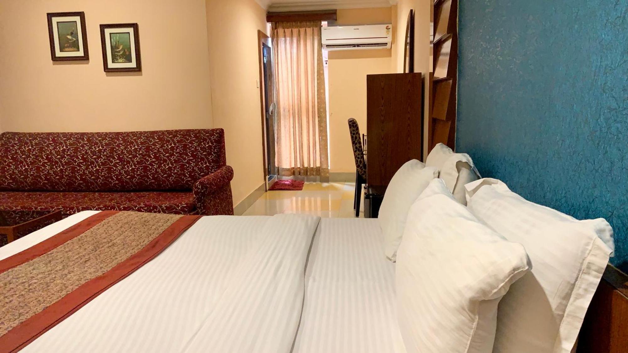 Hotel V-I Near Sea , Puri Private-Park -Gym-Spa Fully-Airconditioned-Hotel Lift-And-Parking-Facilities Breakfast-Included Экстерьер фото
